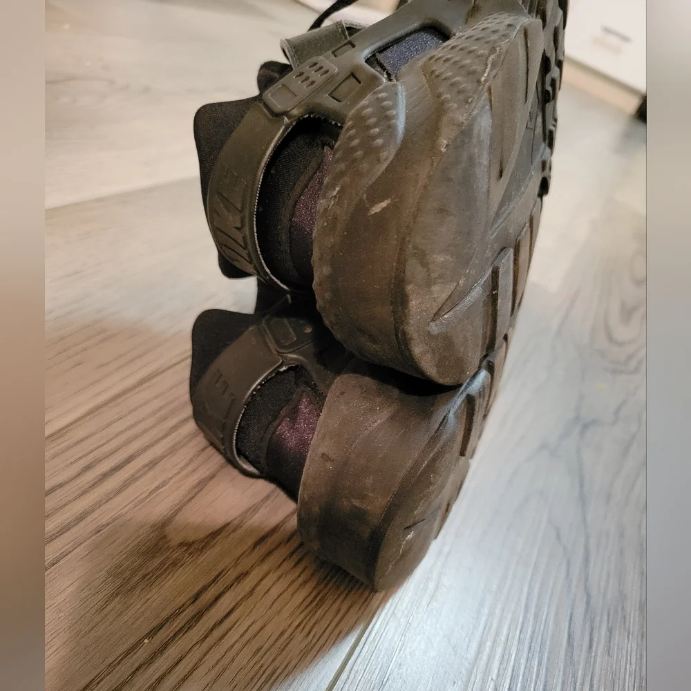Nike 7Y triple black huaraches - Picture 4 of 5